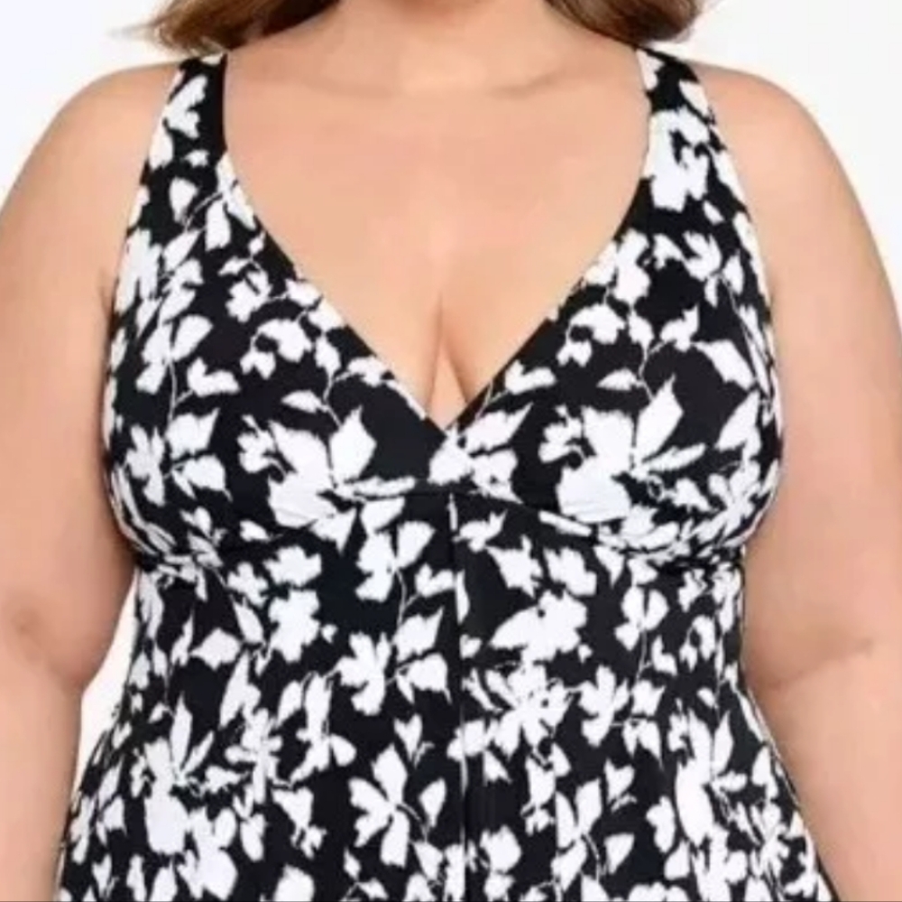 Swim Solutions Fly Away Tummy Control Swim Dress Woman Plus 18W Wireless New - Picture 2 of 12